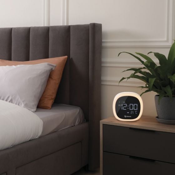 Reloj despertador digital, con termómetro y luz de noche